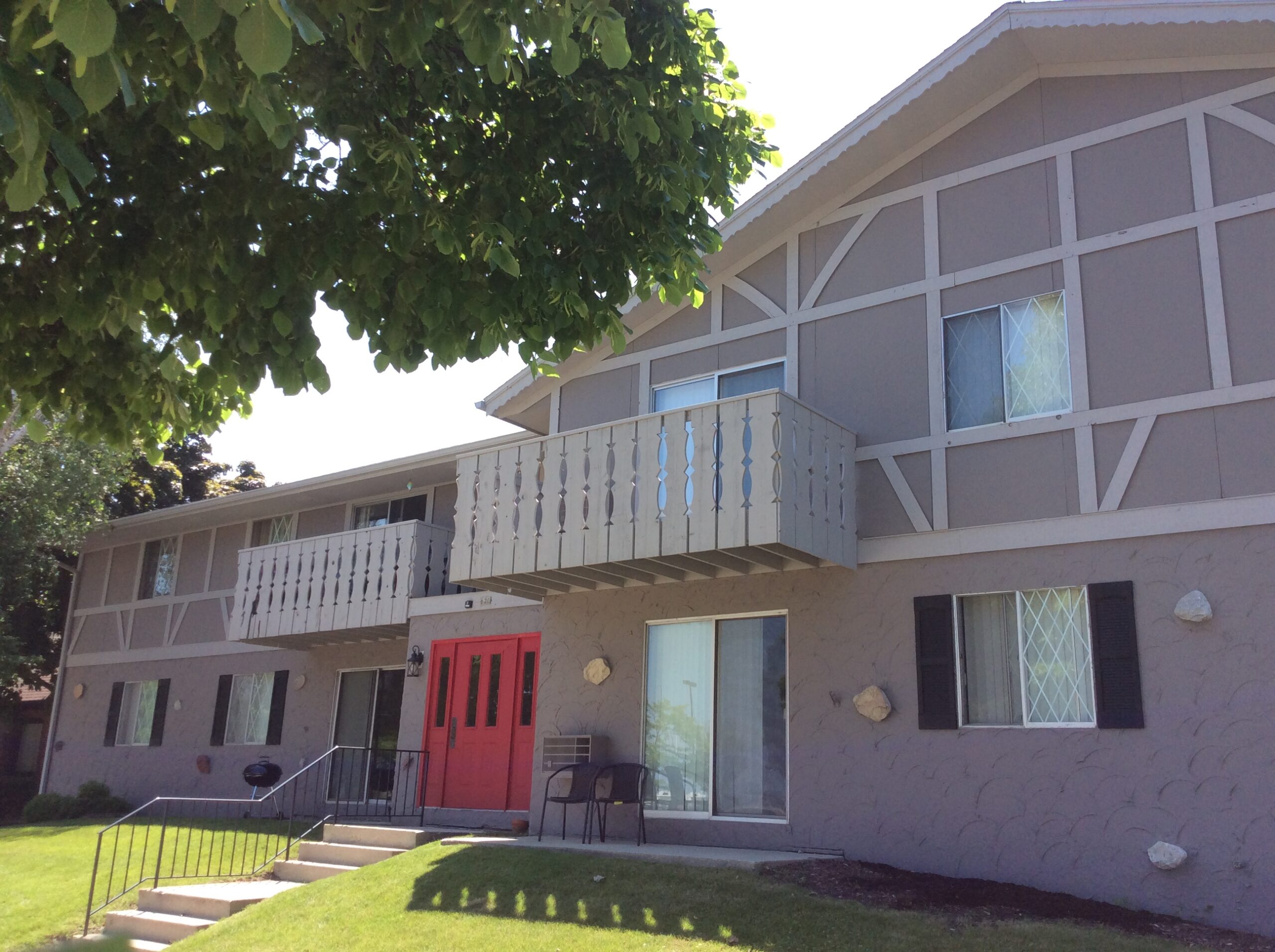 Chateau Apartments